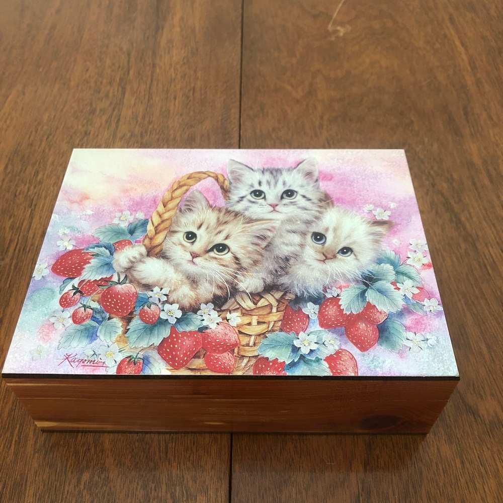 Aromatic cedar kitty box (jewelery) box